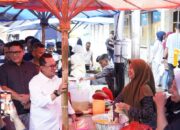 Kunjungi Pasar Pabukoan, Bupati Eka Putra Ajak Umat Muslim Khusyuk Jalankan Ibadah