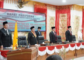 Bupati Tanah Datar Sampaikan Nota Pengantar LKPj 2024 dalam Rapat Paripurna