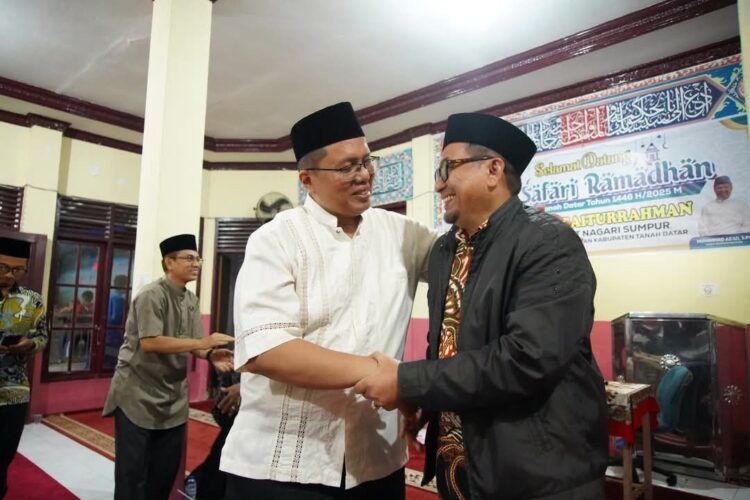 Tim Safari Ramadan (TSR) Reguler 2 Pemerintah Kabupaten (Pemkab) Tanah Datar sambangi Masjid Baiturrahman Nagari Sumpur. IST