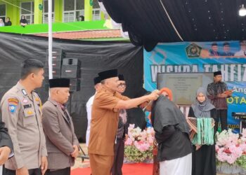 Pertahankan Hafalan 30 Juz, Dua Siswa MAN 2 Dihadiahi Umrah