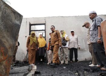 Bupati Tanah Datar Datangi Korban Kebakaran di Nagari Simawang