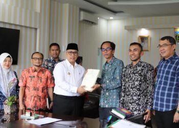 Wako Padang Panjang Terima Sertifikat Tanah Elektronik dari ATR/BPN