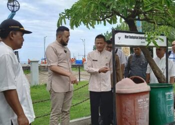 Tingkatkan Daya Tarik, Pantai Padang Terus Dipercantik