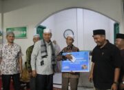 Safari Ramadan di Masjid Taqwa Muhammadiyah Paroman Bondar, Pemkab Pasbar Serahkan Bantuan
