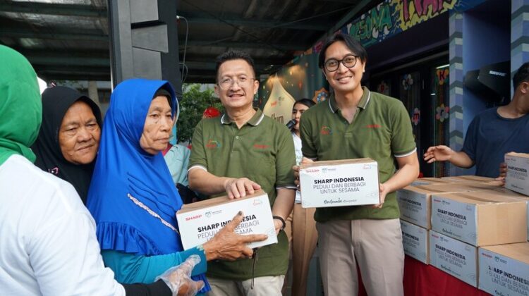 Sharp Bersedekah