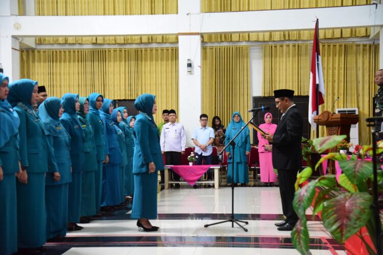 Bupati Padang Pariaman John Kenedy Azis melantik Pengurus TP-PKK Padang Pariaman periode 2025-2030 di Hall IKK Parit Malintang, Rabu (19/3). IST