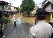 Tinjau Banjir di Jakarta Selatan, BNPB Berikan Kebutuhan Masyarakat Terdampak