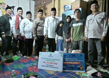 Subuh Mubarakah dan Bedah Rumah Warga di Solsel, Gubernur Mahyeldi : Jangan Tinggalkan Generasi yang Lemah Iman