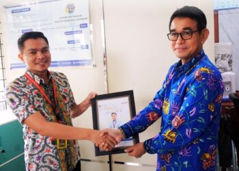 Kakantah Padang Pariaman Beri Penghargaan Employee Of The Month untuk Pengawai Menginspirasi