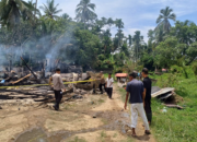 Diduga Nyalakan Kembang Api Dalam Rumah, Satu Unit Rumah Kontrakan Ludes Terbakar