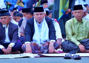 Khatib Idul Fitri di Lapangan Wirabraja Bukittinggi Yasmahadi : Kemenangan Sejati Diraih Melalui Ketakwaan