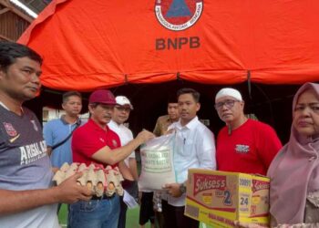 H. Arisal Aziz Bantu Korban Kebakaran di Kudu Ganting Padang Pariaman