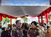 Kajari Aliansyah Ikut Meriahkan Pasar Murah di Kejati Sumbar