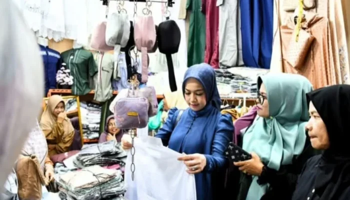 Ramaikan Pusat Perbelanjaan, Istri Wako Padang Kunjungi Fase VII