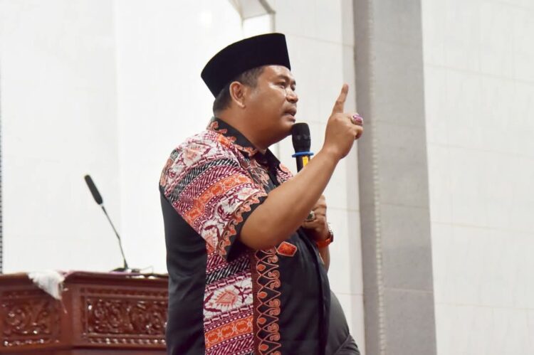 Wali Kota Pariaman Yota Balad menyampaikan sambutannya pada Safari Ramadan Khusus di Masjid Baitul Makmur Kampung Baru Padusunan, Sabtu (15/3) kemarin. IST