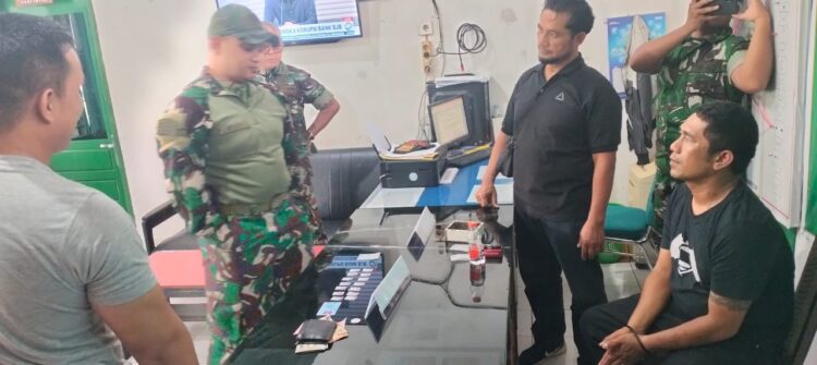 Unit Intel Kodim 0307 Tanah Datar menangkap satu orang yang diduga sebagai pengedar dan pengguna narkotika jenis sabu-sabu di Kelurahan Pasar Usang, Kecamatan Padang Panjang Barat, Kamis (15/3). IST