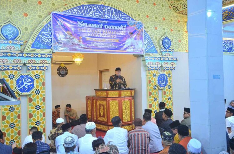 Sekretaris Daerah (Sekda) Kota Padang Andree Algamar, memimpin Tim IV Safari Ramadan Kota Padang ke Masjid Nurussalam yang berada di Pasir Parupuk Tabing, Kecamatan Koto Tangah, Jumat (7/3).IST