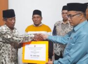 TSR Nagari Gadut Serahkan Bantuan Semen untuk Musala Nurul Falah