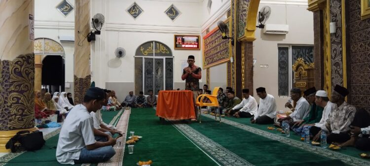 Tim 5 Safari Ramadan (TSR) Kabupaten Padang Pariaman saat mengunjungi Masjid Baitul Iman Nagari Sunua, Kecamatan Nan Sabaris. IST