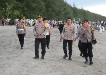 Polres Pasbar Pastikan Keamanan di Objek Wisata Pantai Sasak