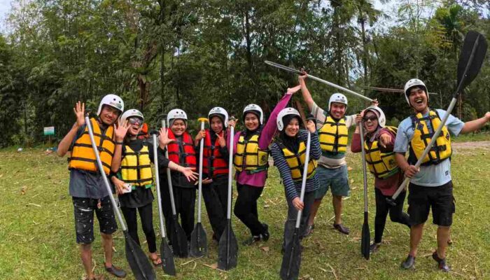 Perantau Nikmati Keseruan Wisata Arung Jeram Batang Anai