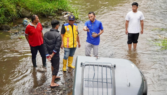 Warga Koto Katik Goro Bersama Bersihkan Sungai dan  Tepi Jalan
