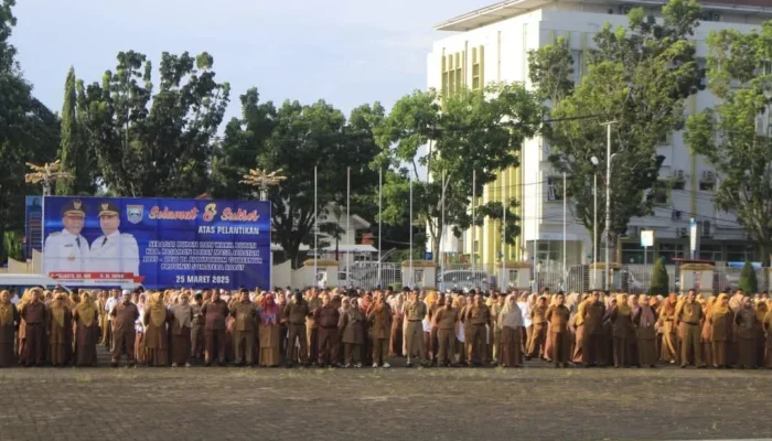 Apel Perdana Usai Lebaran, Bupati Pasbar: Layani Rakyat Tanpa Terganggu Politik