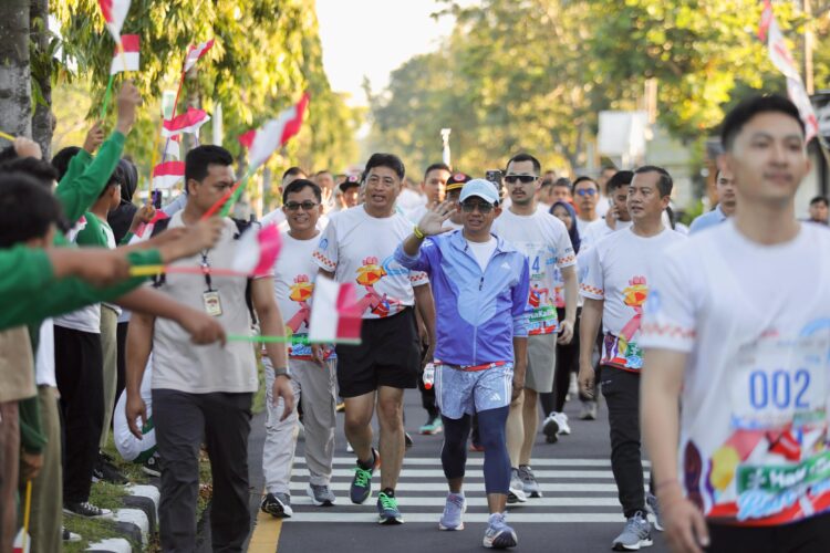 Sebanyak 700 peserta mengikuti ajang HaKaBe Run 2025 dengan rute sejauh 5km di area pantai Loang Baloq, Kota Mataram, Nusa Tenggara Barat, pada Jumat (25/4). IST