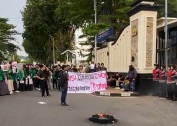 Polresta Padang Jelaskan Alasan Pembubaran Demo di Depan Polda Sumbar