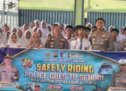 Police Goes to School Satlantas Polres Sijunjung Beri Edukasi “Safety Riding” di SMAN 3