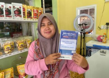 UMKM Binaan BRI dari Ngarai Sianok, Akademos Crispy Tembus Pasar Internasional