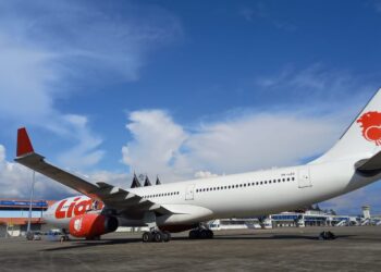 Siap Terbangkan Jemaah Embarkasi Padang, Pesawat Airbus 330 Lion Air Tiba di Padang