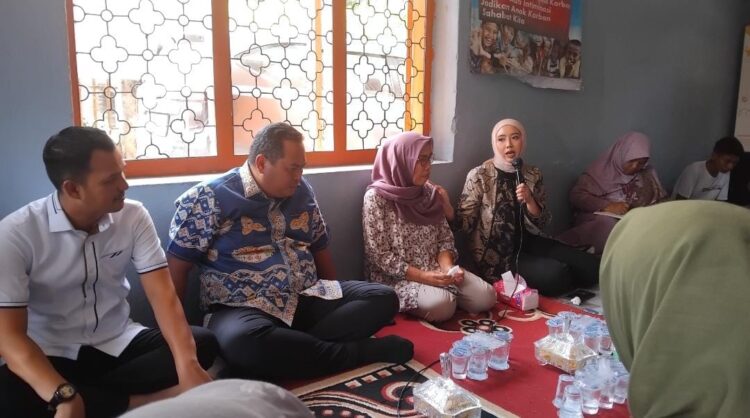 Anggota Dewan Perwakilan Rakyat (DPR) RI dari Fraksi Partai NasDem, Cindy Monika Salsabila Setiawan, melakukan kunjungan kerja ke Rumah Perlindungan Sosial Anak (RPSA) Delima di Kota Pariaman, Minggu (27/4). MITA