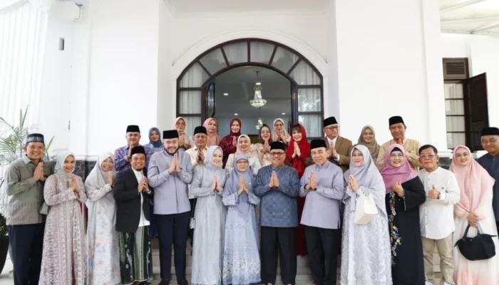 Silaturahmi Saat Lebaran, Ribuan Masyarakat Padati Rumah Dinas Ketua DPRD Sumbar