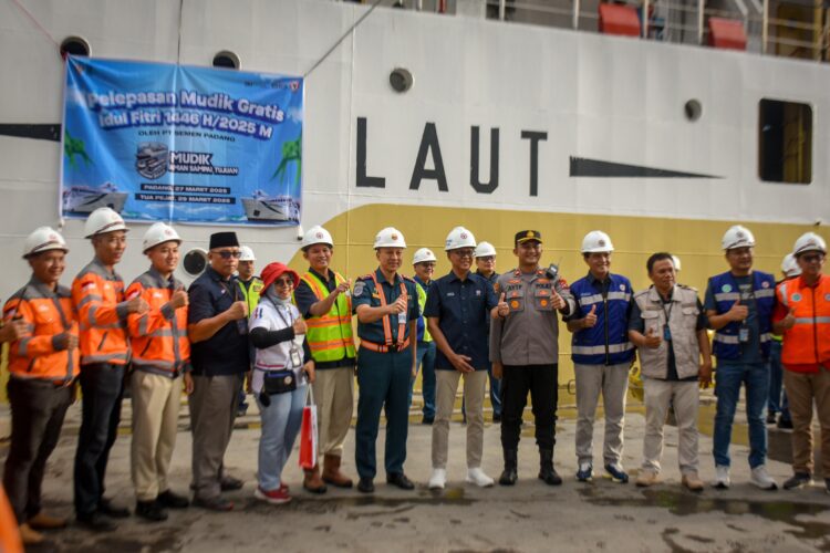 PT Semen Padang kembali menunjukkan komitmennya dalam melayani masyarakat melalui program Mudik Gratis BUMN 2025. IST