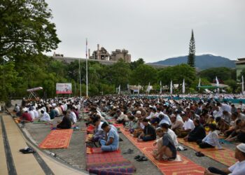 Salat Idulfitri di Plaza Semen Padang: Momentum Kebersamaan dan Kembali ke Fitrah
