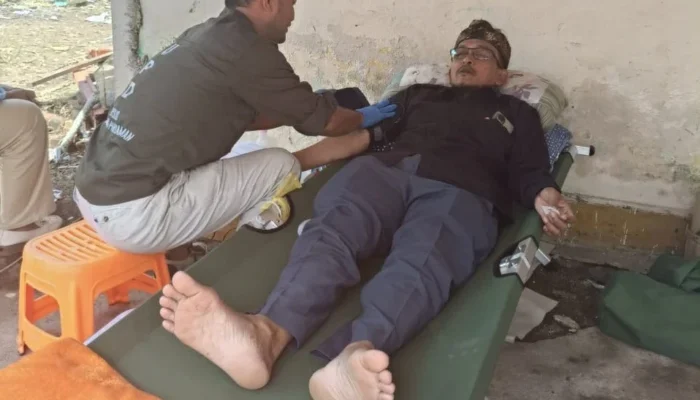 Saat Event Pacu Kuda, Wali Nagari Lareh Nan Panjang Relakan Jarum Menancap di Tangan