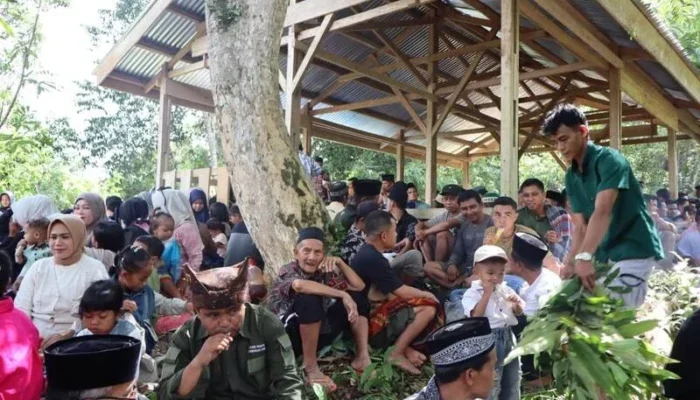 Masyarakat Kipek Gelar Ritual Bakaua