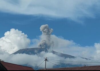 Status Waspada, Gunung Marapi Erupsi, Warga Diminta Jauhi Kawah