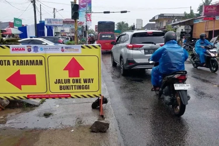 suasana jalan jalan lancar pada saat lebaran di Sumbar