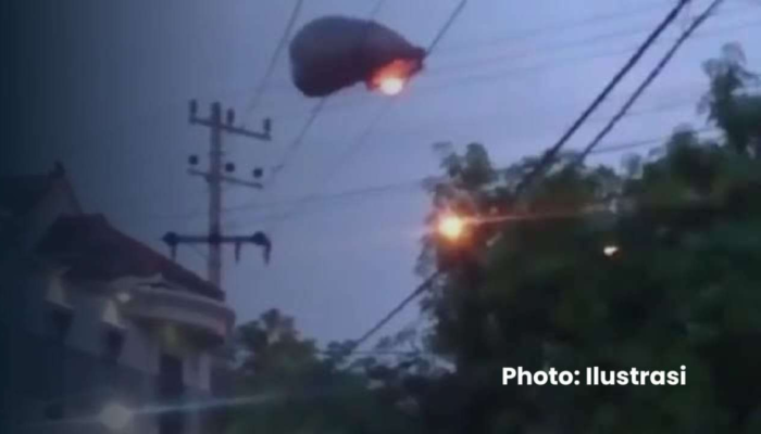 Balon Udara Jatuh dan Timpa Kabel Listrik di Kebumen