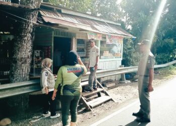 Satpol PP dan Damkar Solok Selatan Gelar Patroli Penertiban ASN, Pelajar dan PKL