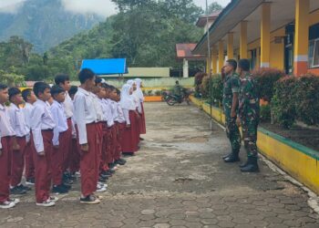 Prajurit TNI Tanamkan Nasionalisme ke Murid SD di Nagari Harau