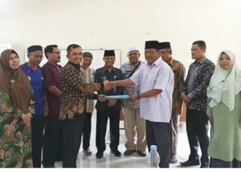 Tim Percepatan dan Pembentukan Muhammadiyah Boarding School Lima Kaum Terima SK