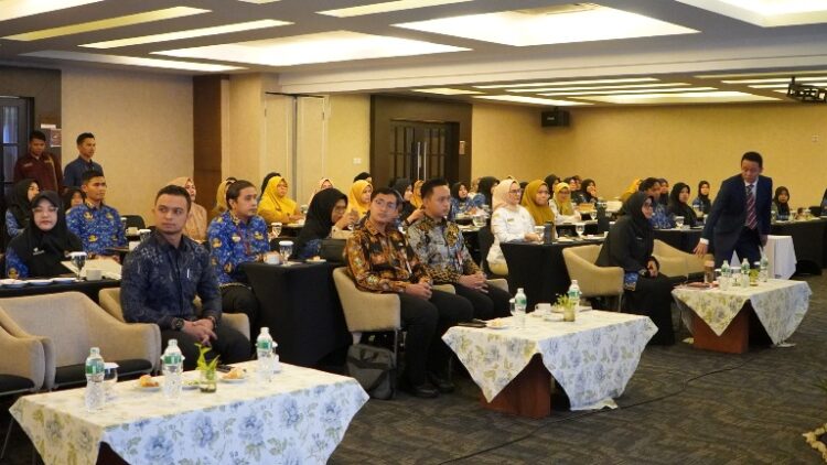Pemko Padang menggelar pelatihan protokoler dan MC. IST