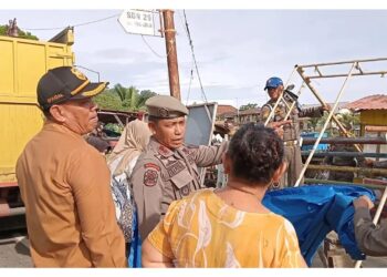 Satpol PP Padang Tertibkan PKL yang Berjualan di Fasum
