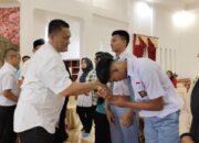 Wabup Lepas Dua Siswa Utusan Pasbar Ikuti Seleksi Paskibraka Tingkat Provinsi Sumbar 2025