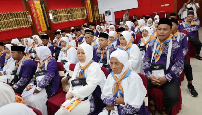 103 JCH Kota Pariaman Tahun 2025 Berangkat Menuju Asrama Haji Padang
