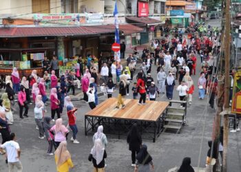 Masyarakat Padang Panjang Tumpah Ruah Ikut CFD di Pasar Pusat