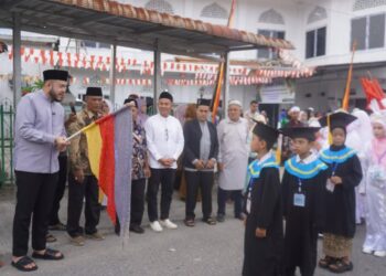 Semarak Pawai Taaruf, MDTA Nurul Ihsan Rayakan Khatam Al-Qur’an dan Wisuda Iqra